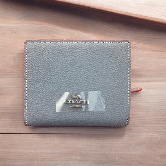 NEW Coach Limited Edition Peanuts Leather Snap Wallet Snoopy Ski Motif - Picture 7 of 7